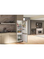 Bauknecht Kühl- / Gefrierkombination Einbaugerät BKGIL 18F13 Weiss 2 doors Lifestyle perspective open