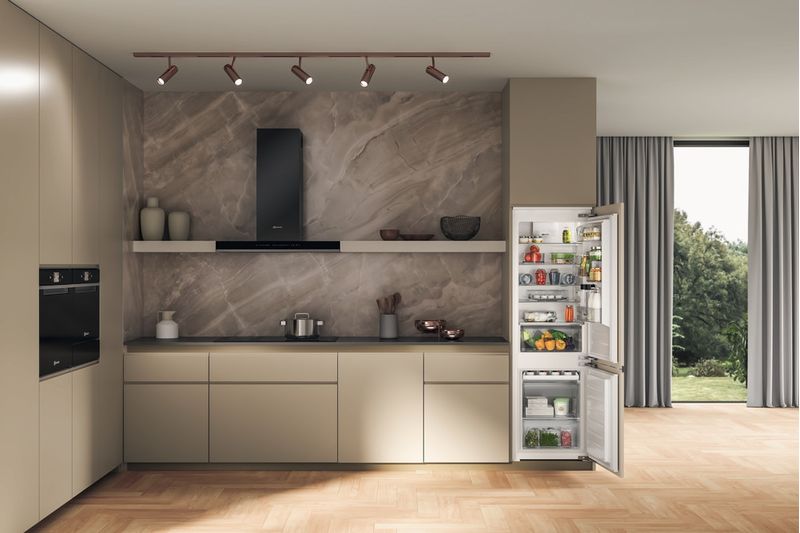 Bauknecht Kühl- / Gefrierkombination Einbaugerät BKGIL 178F12 Weiss 2 doors Lifestyle frontal open
