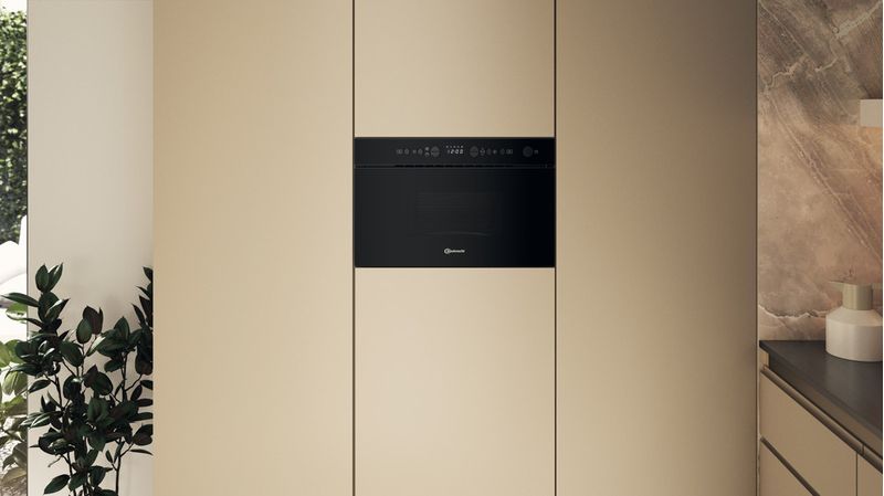 Bauknecht Mikrowelle Einbaugerät BMN14BK Schwarz Elektronisch 22 Mikrowelle+Grill 750 Lifestyle frontal