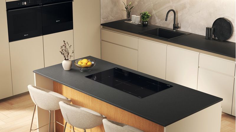 Bauknecht-Kochfeld-BEX9024DCFF-Schwarz-Induction-vitroceramic-Lifestyle-perspective