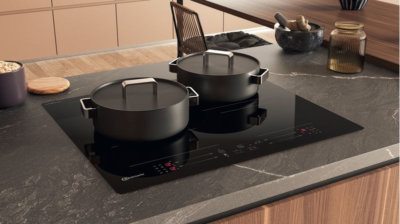 Bauknecht-Kochfeld-BS-5860F-CPNE-Schwarz-Induction-vitroceramic-Lifestyle-perspective