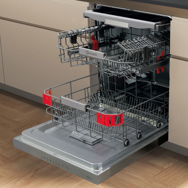 Bauknecht-Dishwasher-Einbaugerat-BKSV1-UAN-Unterbau-A-Lifestyle-perspective-open