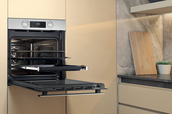 Bauknecht Einbauherd/Backofen Einbaugerät BBA285HU1I Elektrisch A+ Lifestyle perspective open