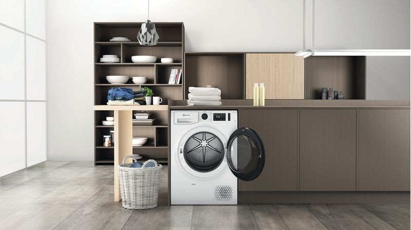 Bauknecht-Trockner-TR-Pure-M11-82-N-Weiss-Lifestyle-frontal-open