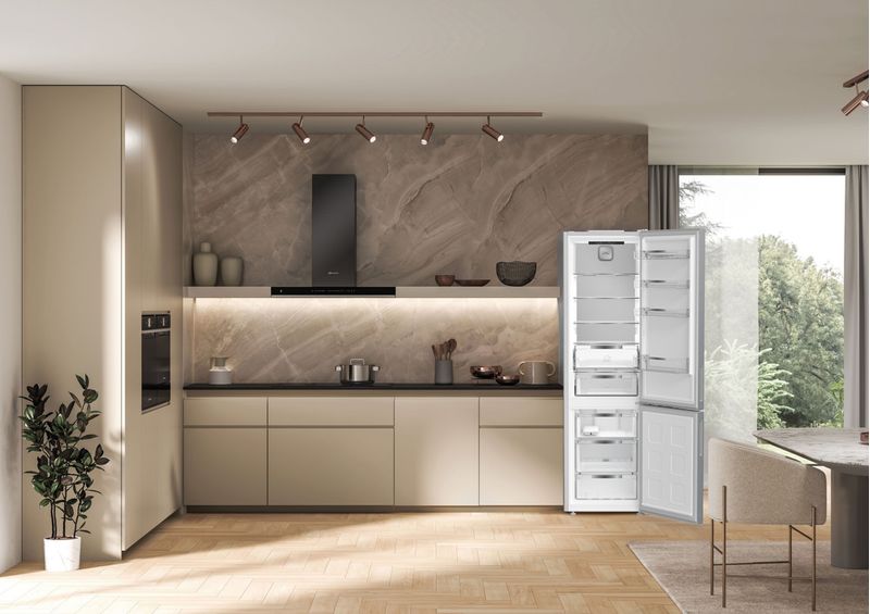 Bauknecht-Kuhl----Gefrierkombination-Standgerat-KGDNF-203-A-Pet-Inox-2-doors-Lifestyle-frontal-open