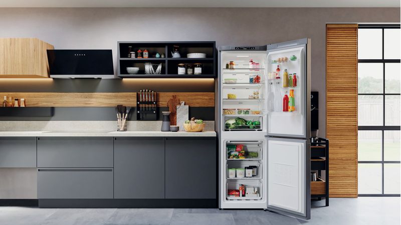Bauknecht-Kuhl----Gefrierkombination-Standgerat-KGN-18C1IN-Saturn-Steel-2-doors-Lifestyle-frontal-open