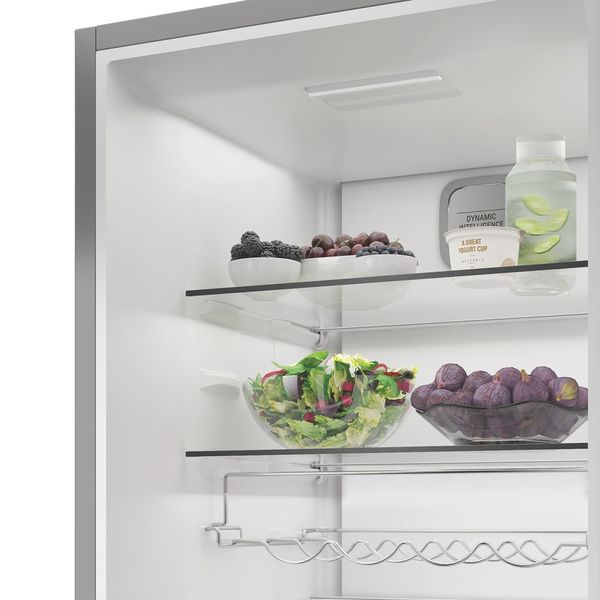 Bauknecht-Kuhlen-Standgerat-KR-186GD-IN-New-Silver-–-ARC-1035-Lifestyle-perspective