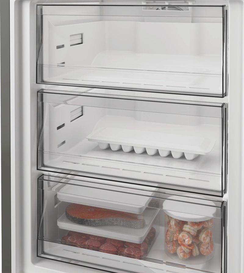 Bauknecht-Kuhl----Gefrierkombination-Standgerat-KGDNF-20AMD-BL-ARC-764-Manhattan-Gray-2-doors-Lifestyle-detail